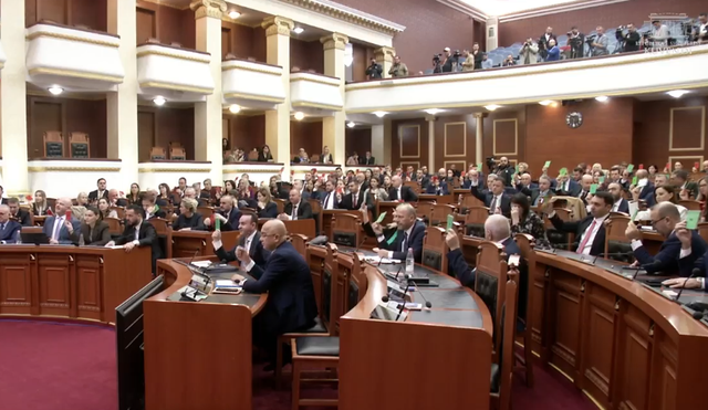 Seanca maratonë 16 orë  Kuvendi miraton në parim me 83 vota pro projekt buxhetin 2026 dhe 8 projektligje  Opozita voton kundër