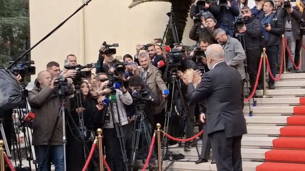 VIDEO  Do e shkarkoni Ballukun  Rama gazetarëve  Do ju përgjigjem në konferencë