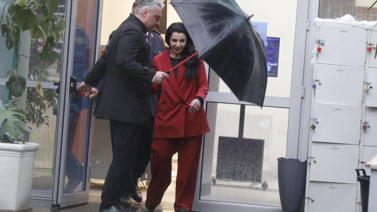 GJKKO lë në fuqi vendimin për pezullimin nga detyra të zv kryeministres Belinda Balluku  arrest shtëpie për dy vartësit e saj