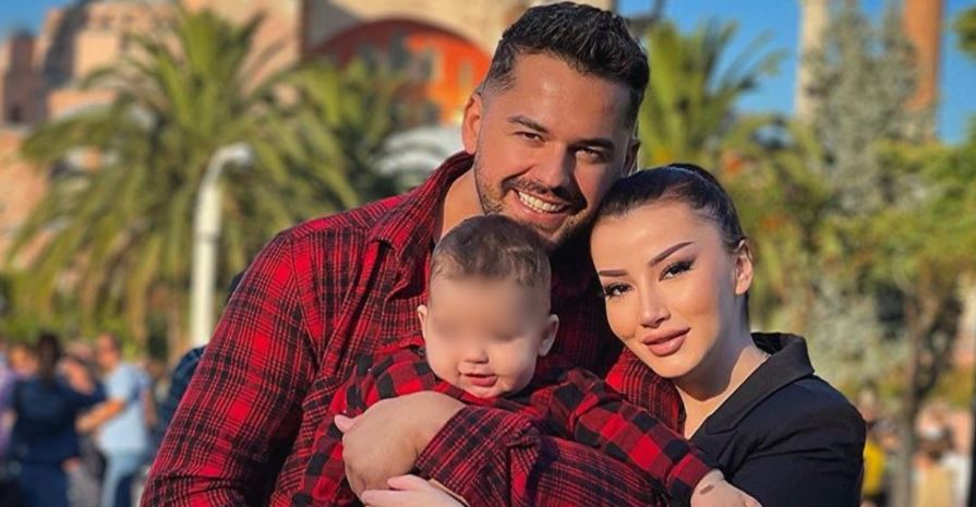 Ataku kardiak i mori jetën  gruaja e Shpat Kasapit tregon momentet e fundit të këngëtarit  Vdiqe në krahët e mi