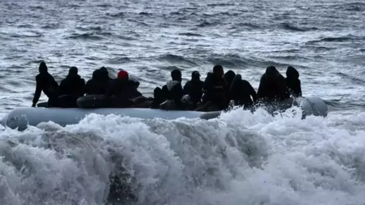 Tragjedi në Kretë  Fundoset anija me emigrantë  18 të vdekur