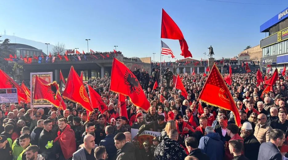 Nis protesta në mbështetje të ish liderëve të UÇK së  të pranishëm figura të rëndësishme politike  mes tyre dhe Ali Ahmeti
