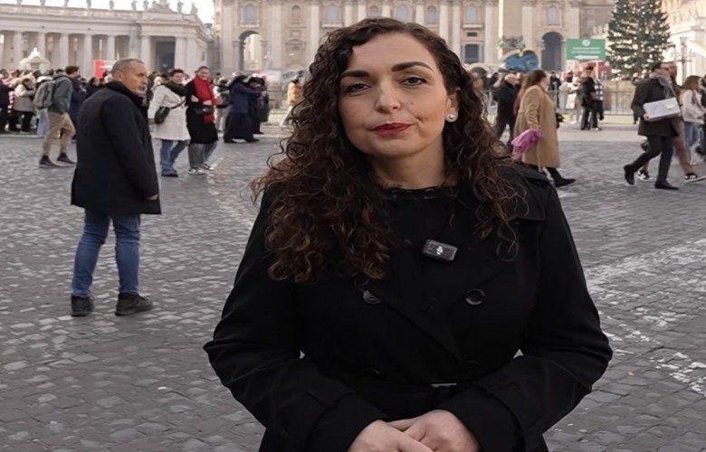 Vjosa Osmani kërkon njohjen e Kosovës nga Vatikani
