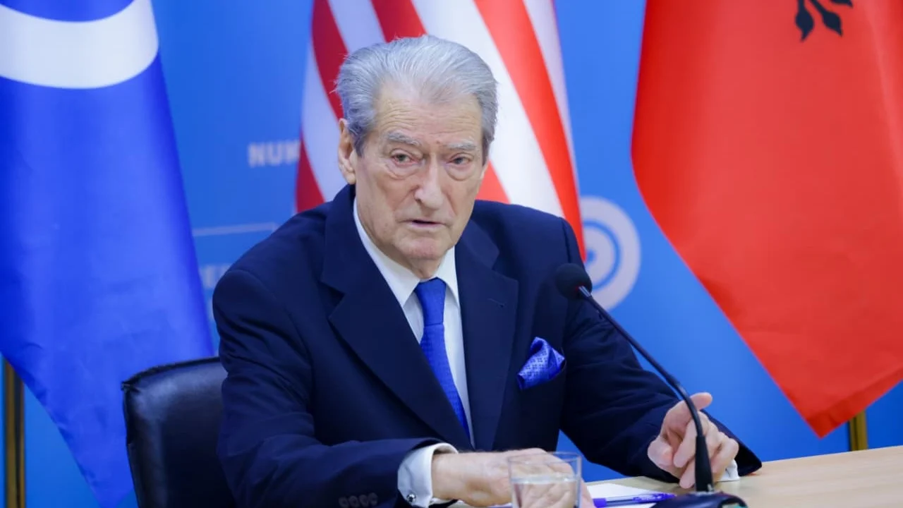  Parlamenti nuk ekziston   Berisha paralajmëron  Protesta deri në grevë urie