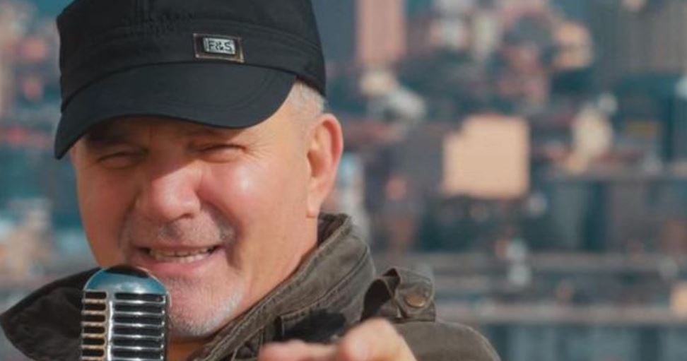 Kosovë  vdes këngëtari i njohur i hitit  Xhamadani vija vija   Shemi i grupit  Ilirët  gjendet i pajetë  të panjohura shkaqet