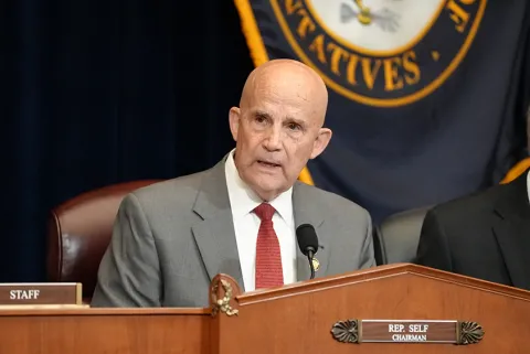 SHBA e shqetësuar për Reformën në Drejtësi  flet kongresmeni  Duhet të rishqyrtohet  Rreth 200 mijë çështje të pazgjidhura  qytetarët presin