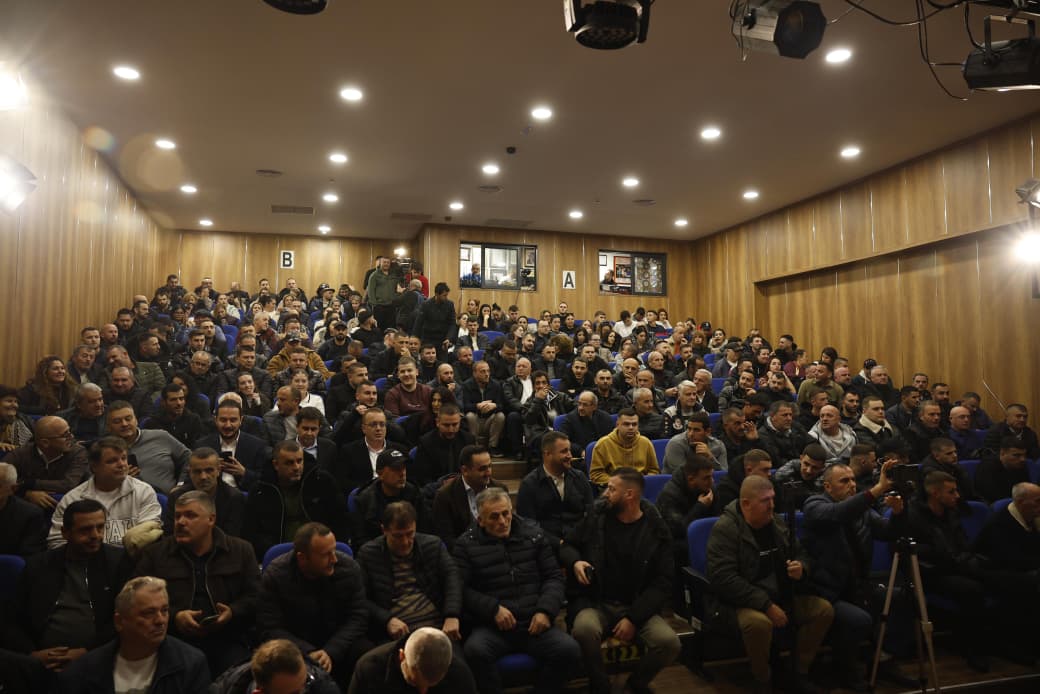 PAMJET  Demokratët e Durrësit  braktisin  Berishën  shkojnë masivisht te takimi i Salianjit dhe Alimehmetit