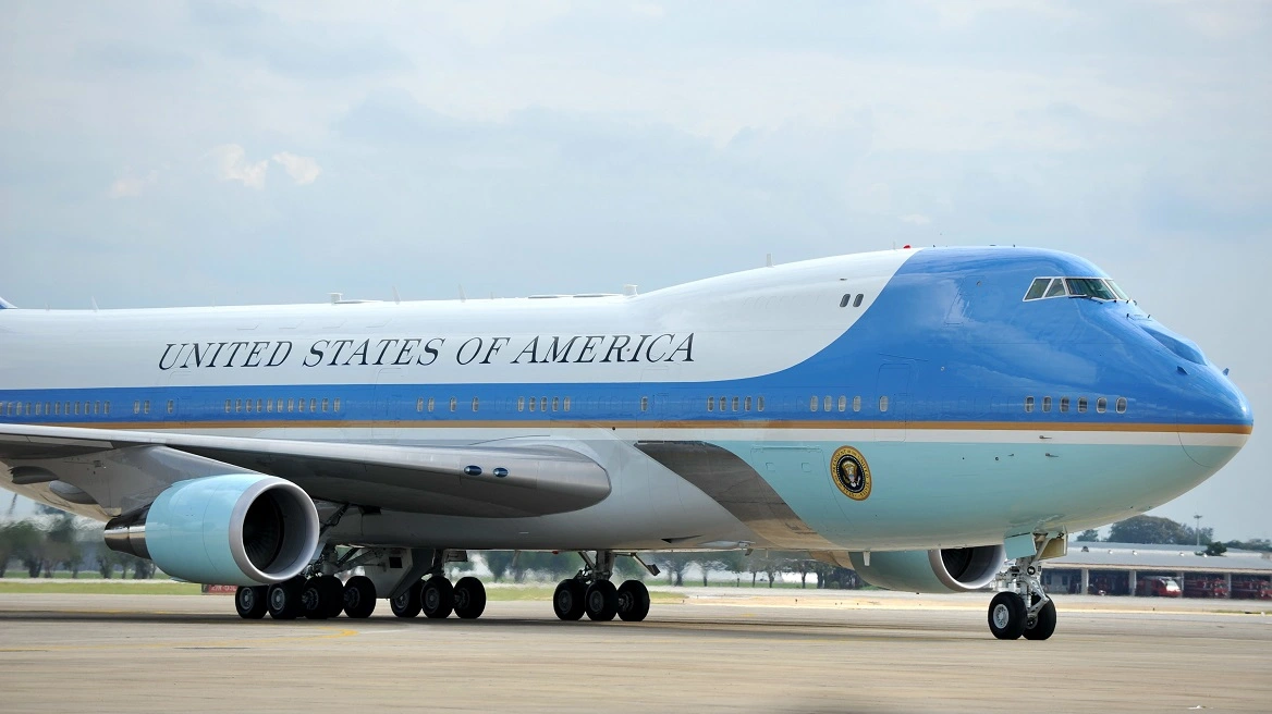 Me presidentin Trump në bord  Air Force One pëson probleme gjatë fluturimit  kthehet në Uashington