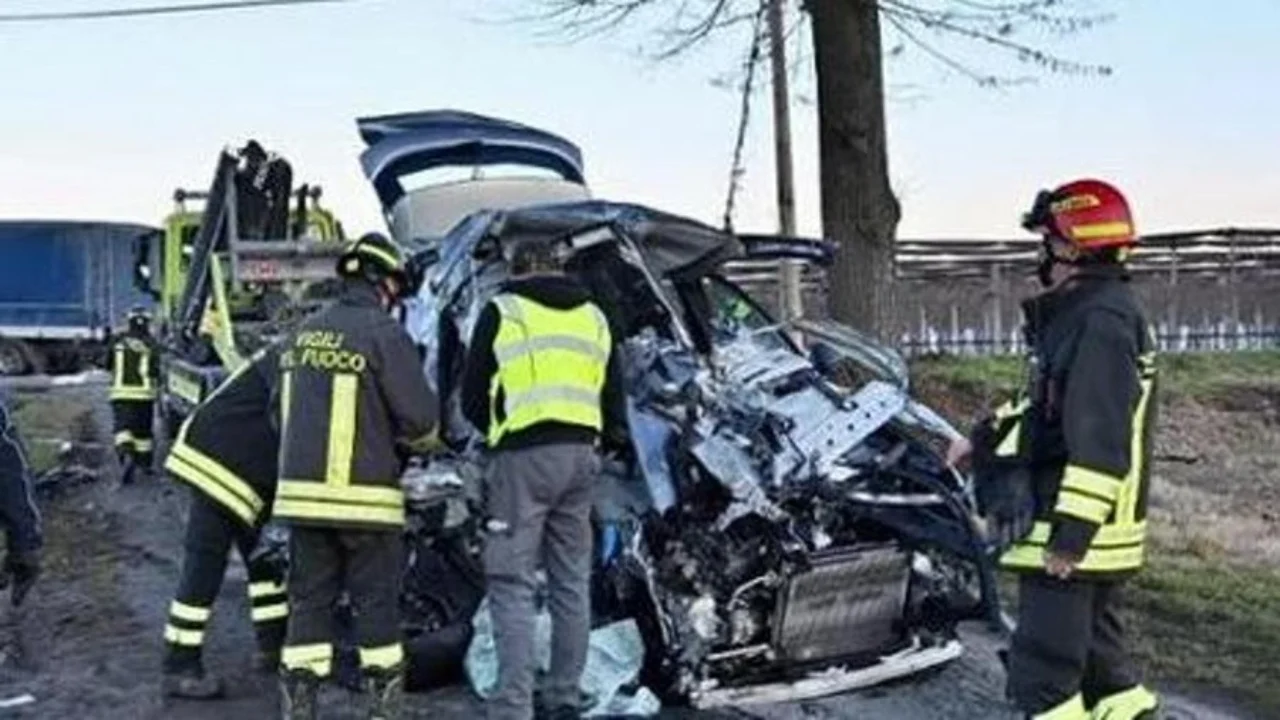 Aksident tragjik në Itali  Makina përplaset me kamionin  humbin jetën dy 20 vjeçarë shqiptarë  plagoset një grua