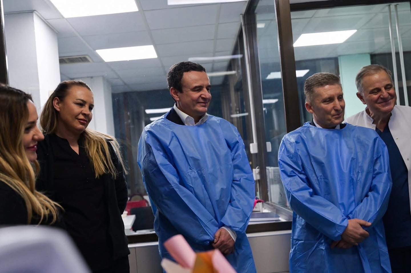 FOTO  Trenjakë janë fëmijët e parë të 2026 në Kosovë  Kurti i viziton në spital  U dëshirojmë shëndet dhe jetë të gjatë