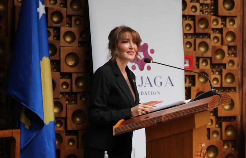 Mediat e Kosovës raportuan se emri i saj ishte në dosjen  Epstein   reagon Atifete Jahjaga  Përmendet Presidenti i vendit  por nuk jam unë 