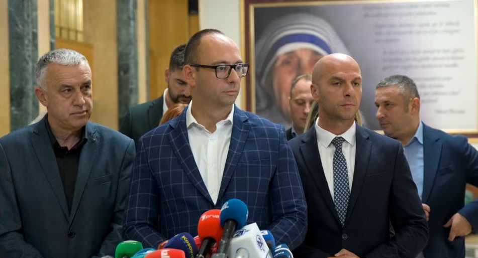 Analiza e REL  A mund të izolohet Lista Serbe nga Vetëvendosja 