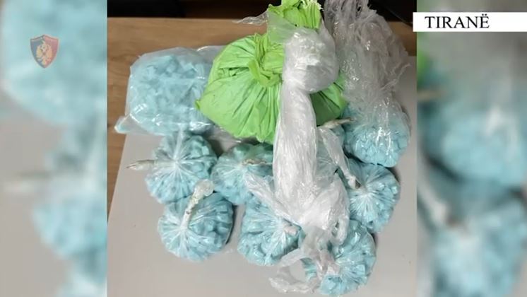 Banesën e kishin kthyer në laborator ekstazie  arrestohen dy kushërinjtë në Tiranë