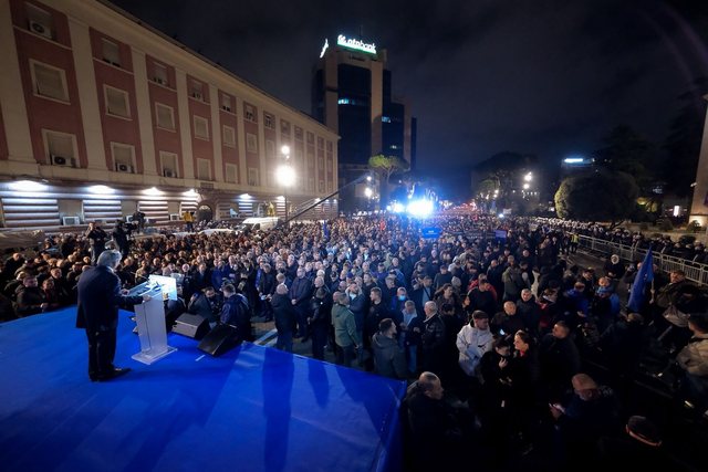Berisha në protestë  Faza e parë e grushtit të shtetit të Ramës dështoi  ta shpallim armikun më të rrezikshëm të Shqipërisë