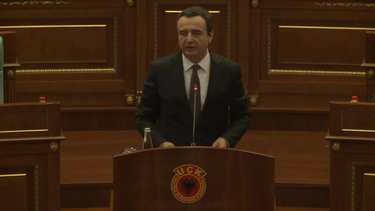 Kosova feston 18 vjetorin e Pavarësisë  Albin Kurti në seancën solemne  Liderët e UÇK së po akuzohen padrejtësisht