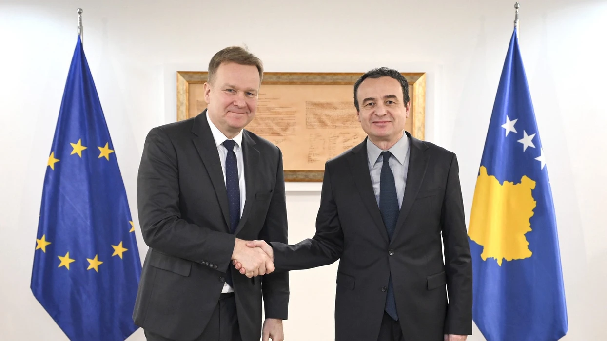 Albin Kurti takim me përfaqësuesin e BE Sorensen  Kurti  Normalizimi i raporteve me Serbinë vetëm përmes njohjes reciproke