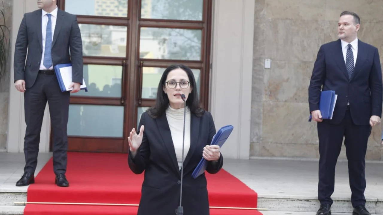 Litri i naftës arriti deri në 198 lekë  ministrja Ibrahimaj  Nëse do ketë rritje të mëtejshme të çmimit të naftës  rikthejmë Bordin e Transparencës