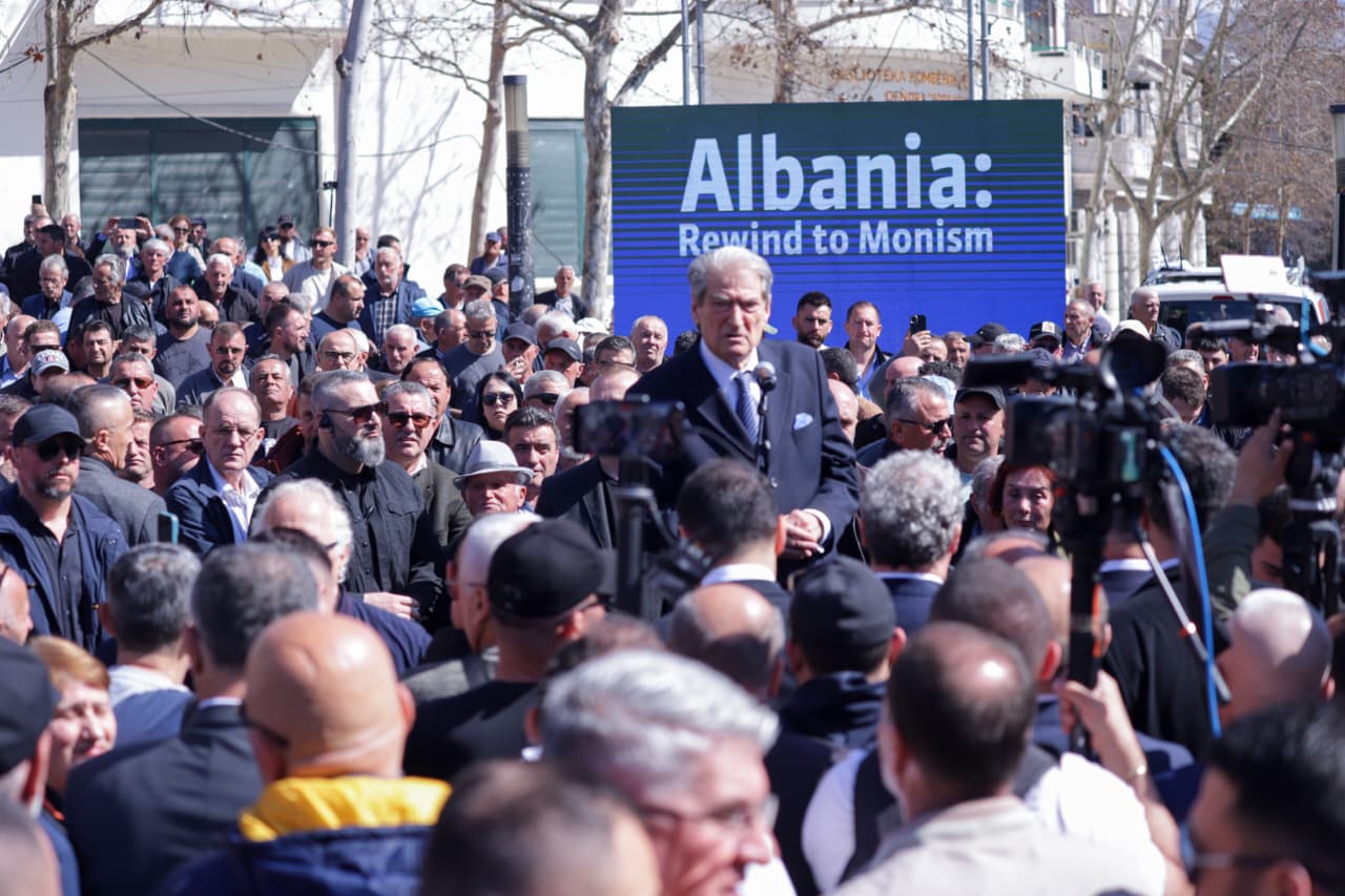 Berisha njofton protestën e radhës  Me 22 mars  e gjithë Shqipëria në Tiranë  Të vazhdojmë kryengritjen paqësore gjer në fitore 