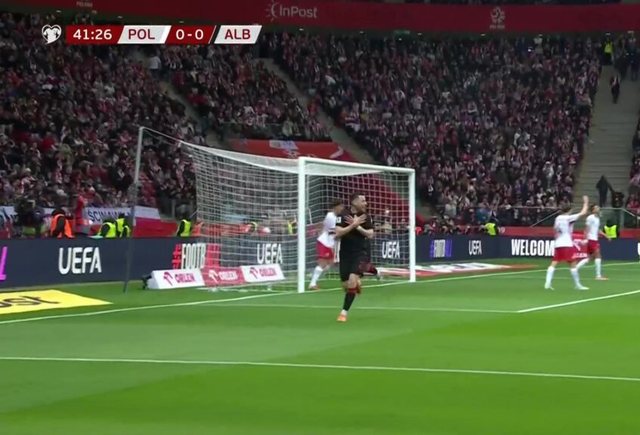 VIDEO  Shqipëria po fiton ndaj Polonisë  Arbër Hoxha  hesht  Varshavën