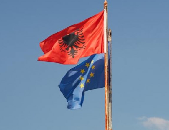 shqiperia-me-hapa-pas