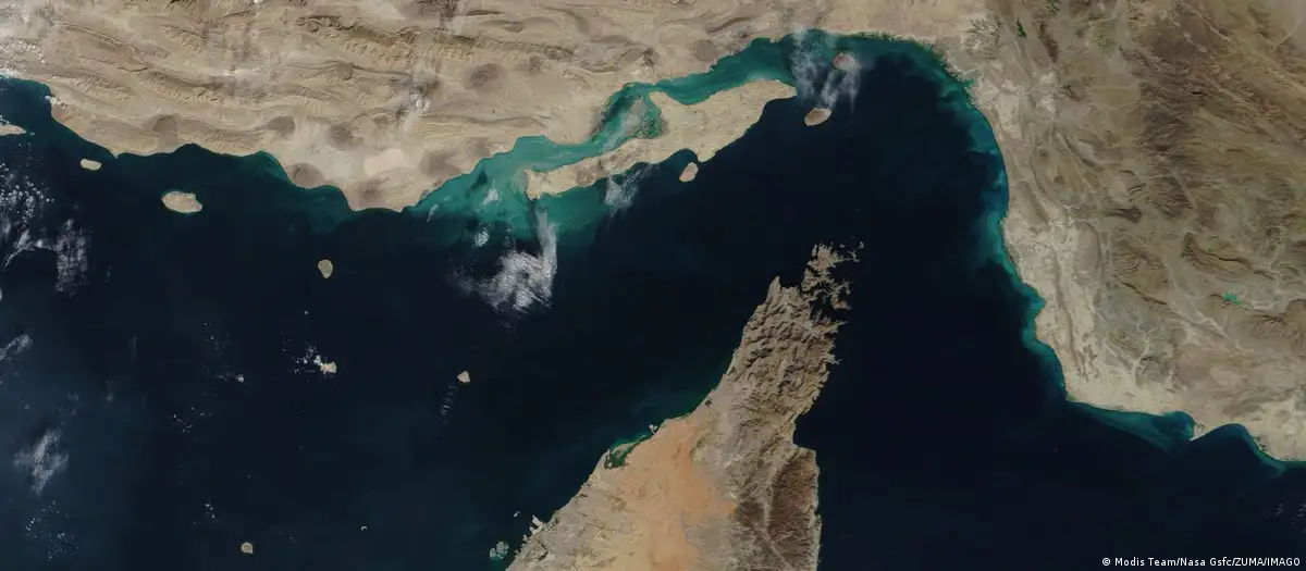 Irani bllokoi Ngushticën e Hormuzit  DW  Ekonomia botërore e marrë peng