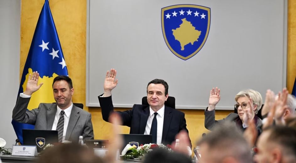 Rritja e çmimit të karburanteve  Qeveria e Kosovës miraton pr ligjin për çmimet tavan dhe atë për sigurimet shëndetësore