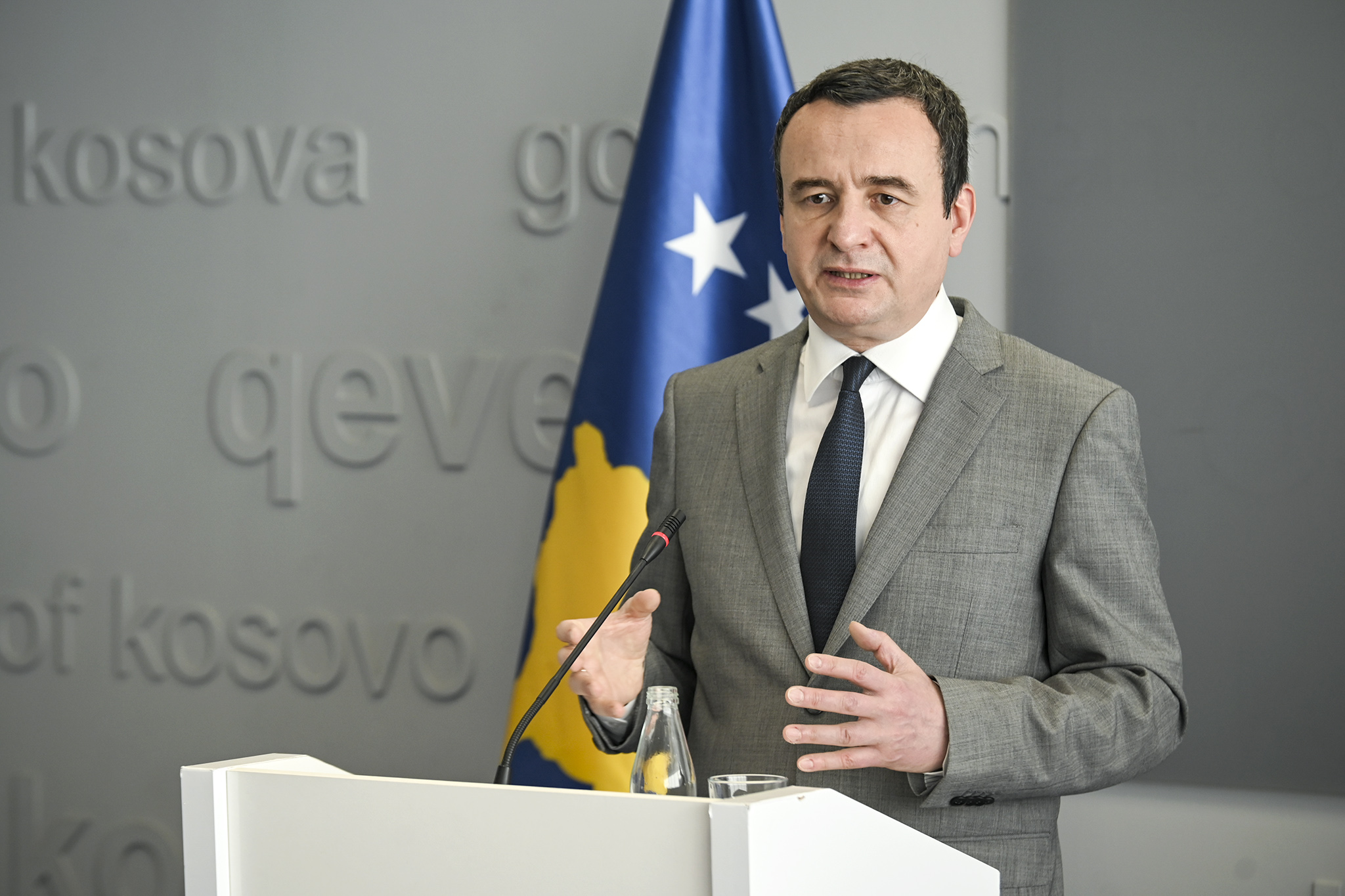 Takimi për rreth 2 orë me Abdixhikun  Kurti optimist  Bisedë konstruktive  diskutuam për situatën e re politike