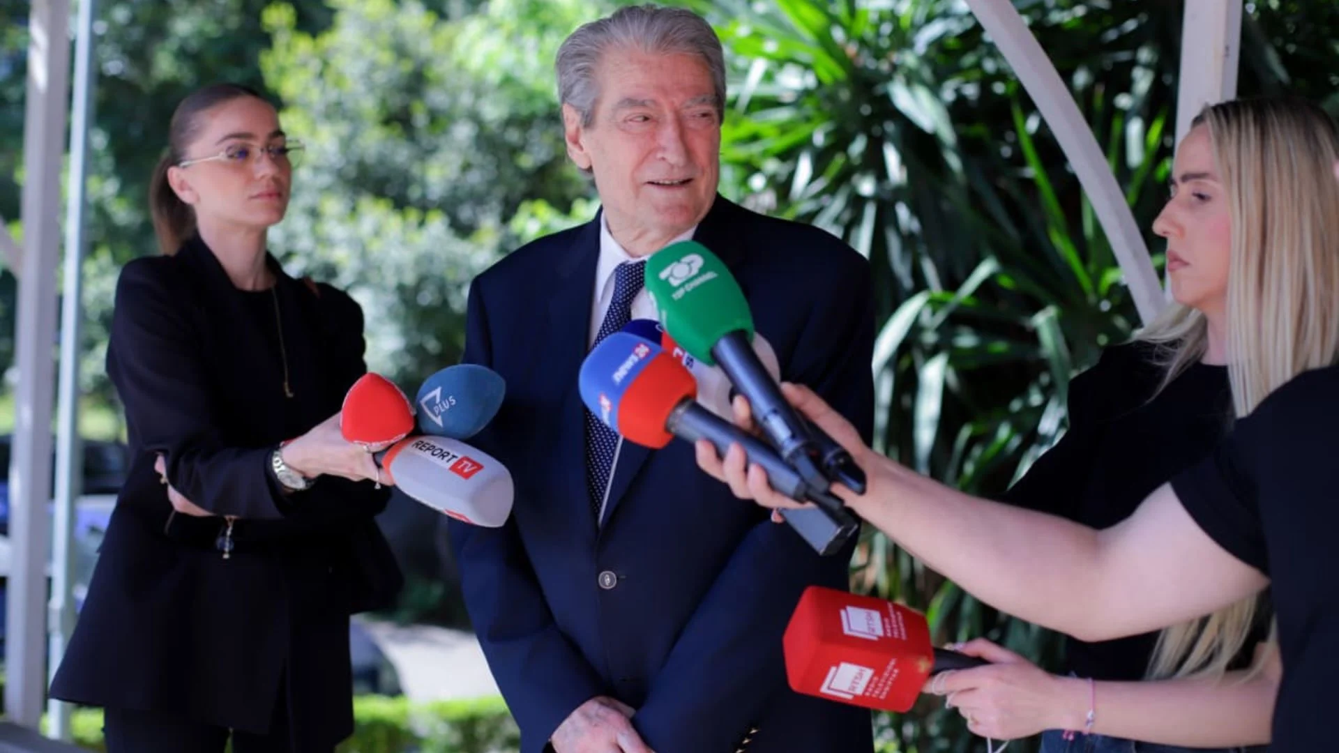 Berisha takim me zyrtarin e CDU në Tiranë  Integrimi në BE  të bazohet në meritë