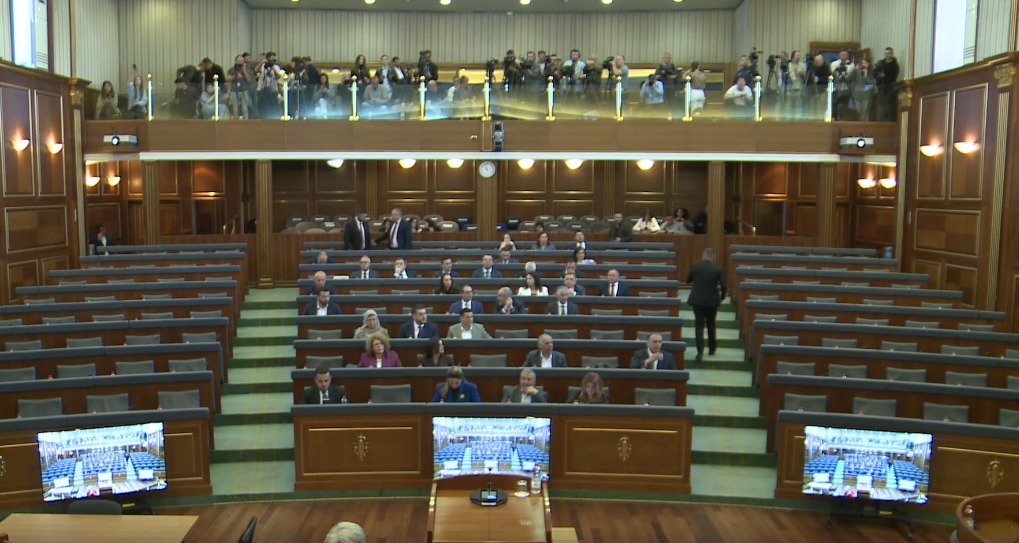 Presidenti i ri  Opozita bojkotoi  shtyhet seanca në Kuvendin e Kosovës