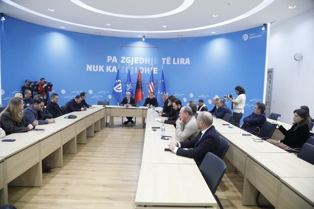 Gara për kreun e PD  sot në 12 00 skadon afati për kandidaturat