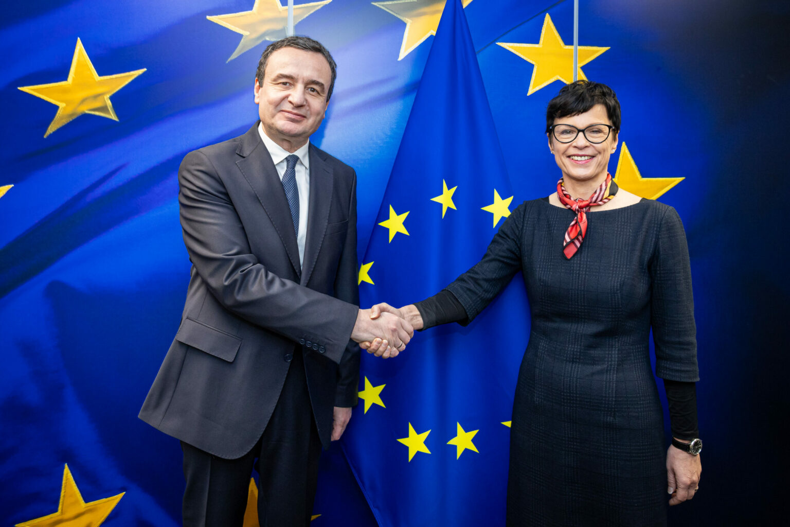 Marta Kos për herë të parë vizitë në Kosovë  takim me Albin Kurtin dhe Albulena Haxhiun