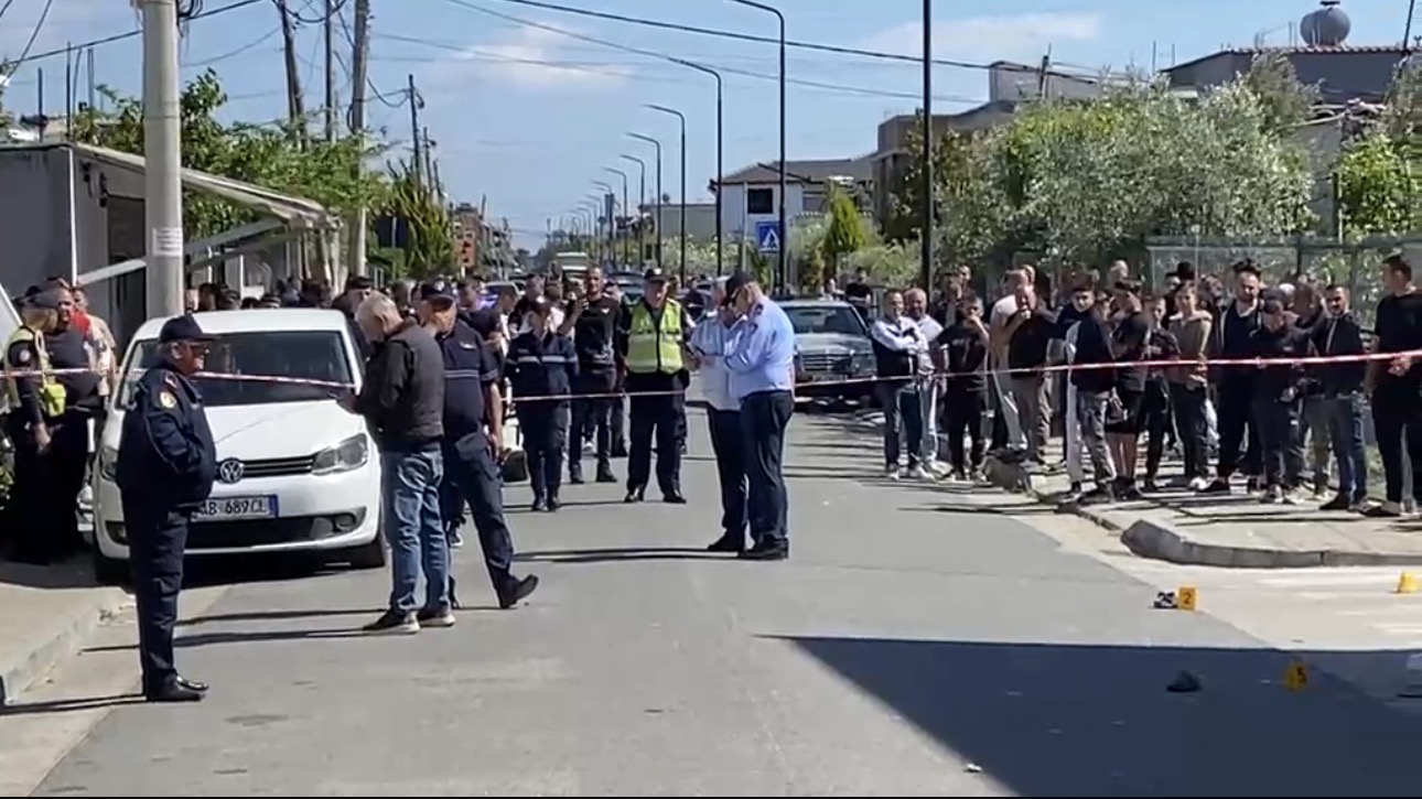 Aksident tragjik në Durrës  Makina përplas 3 fëmijë  2 prej tyre ndërrojnë jetë  tjetri i plagosur rëndë  VIDEO 