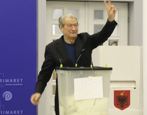 Zgjedhjet për kreun e PD kthehen në estradë  Sali Berisha përballë  vetes