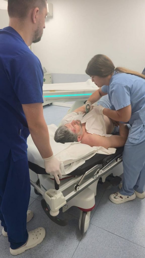 Resorti i Manastirit fut në sherr ortakët, Idajet Ismailaj i “AlbStar” dhe djali i tij i lëshojnë truprojat, biznesmeni Sokol Agalliu përfundon në spital (FOTO)