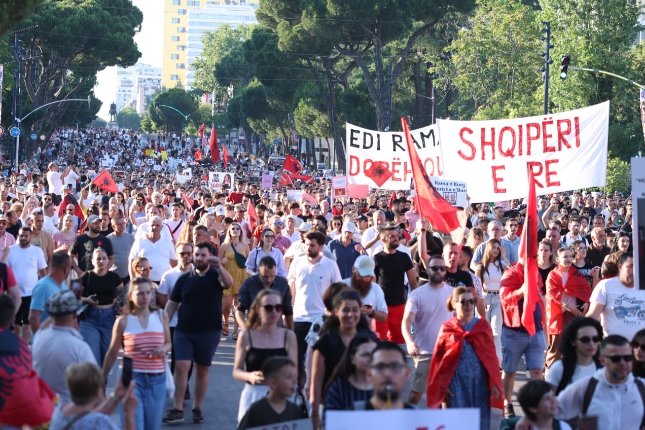 deshtimi-i-protestave-ne-serbi-dhe-fati-i-atyre-ne-shqiperi