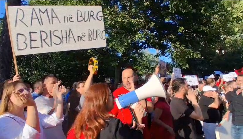  Rama në burg  Berisha në burg    Dorëheqje   Qytetarët mesazhe të forta nga protesta  akuza PS së dhe PD së