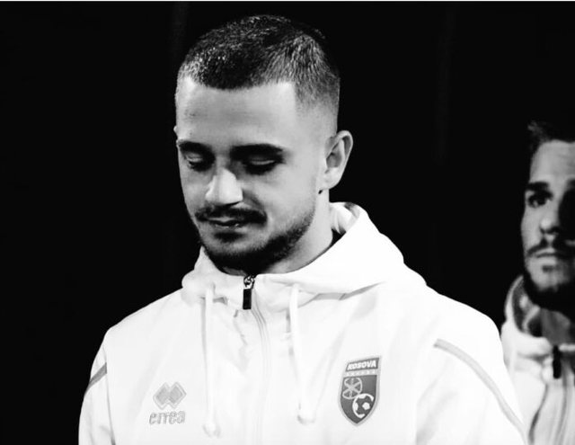 U rrit në Kosovë dhe u transferua te Elbasani një vit më par