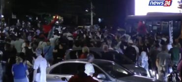 Pas fjalimeve para Kryeministrisë, mijëra protestues marshoj