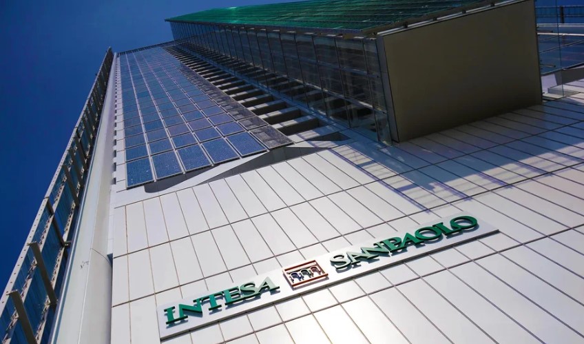 Skandali i Intesa Sanpaolo Bank  Si iu grabitën 100 milionë euro përmes një telefonate të rreme