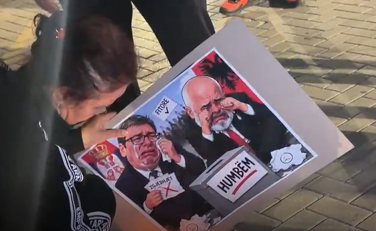 Pse PD ja duhet të vajtojë në vend të ngazëllimit për rënien e Vuçiç në Serbi